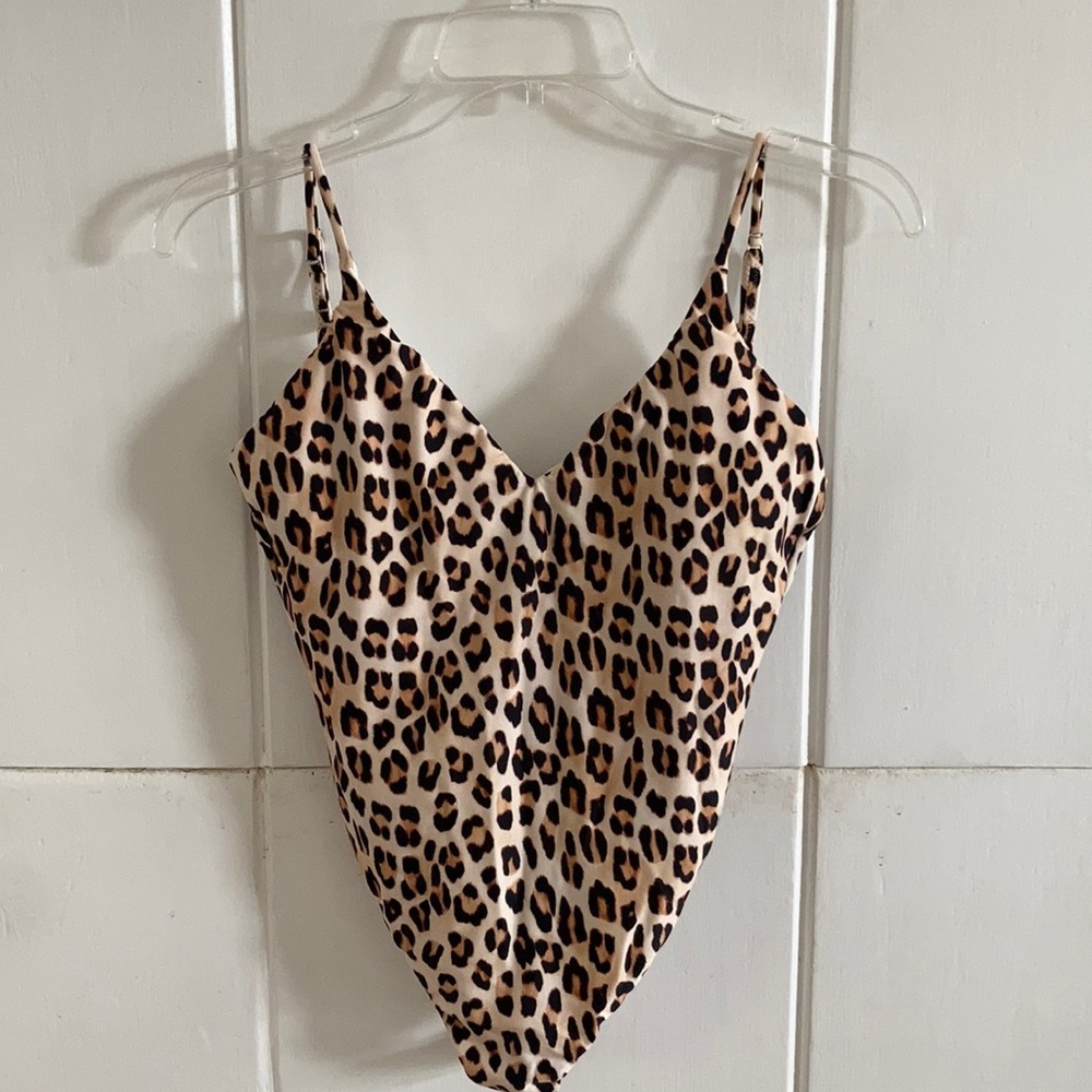 Leopard Print V-Neck One-Piece Swimsuit